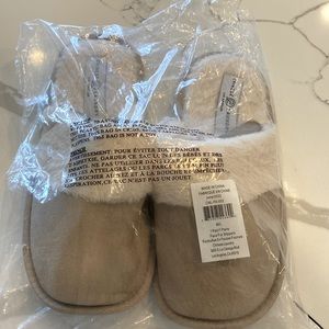 NWT Chinese Laundry Faux Fur Slippers M/L